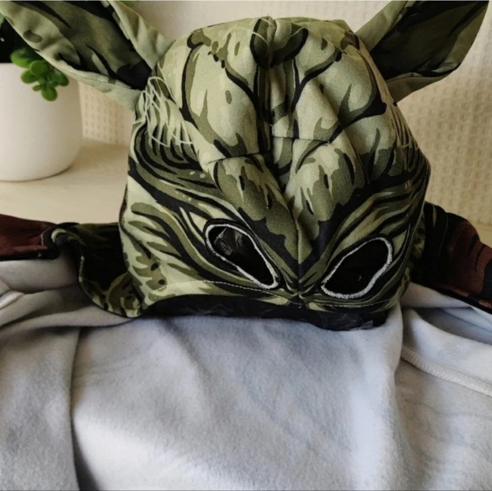 Star Wars Yoda Zip Up Mask with Hoodie Size Youth XL